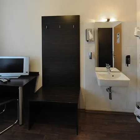 Fair Frankfurt - Europaallee Messe 3* פרנקפורט