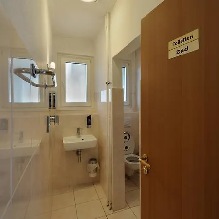 Fair Frankfurt - Europaallee Messe 3*