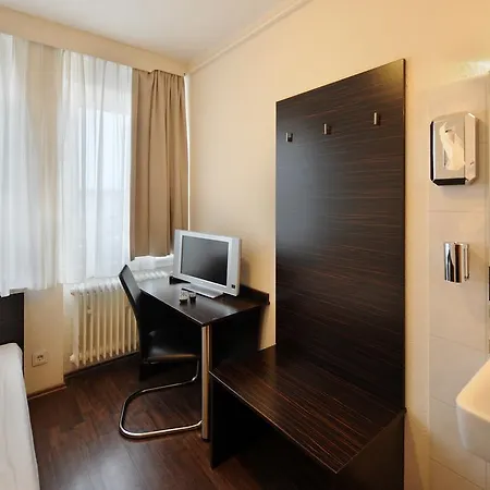 Hotel Fair Frankfurt - Europaallee Messe 3*