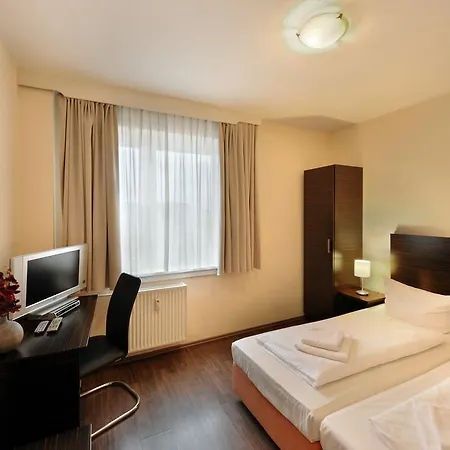 Fair Frankfurt - Europaallee Messe 3* פרנקפורט