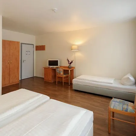 מלון Fair Frankfurt - Europaallee Messe פרנקפורט