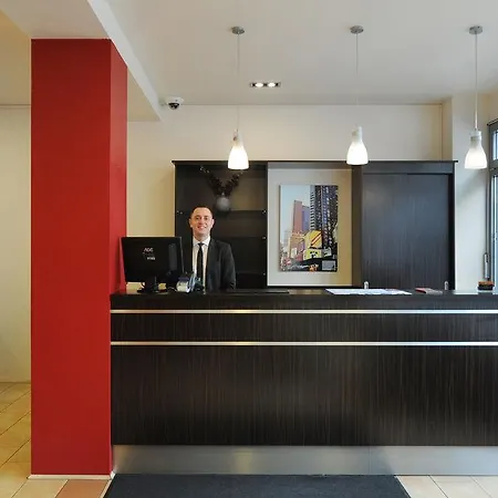 מלון Fair Frankfurt - Europaallee Messe 3*