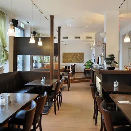 מלון Fair Frankfurt - Europaallee Messe פרנקפורט