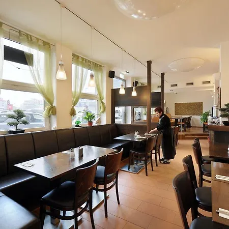 מלון Fair Frankfurt - Europaallee Messe 3*