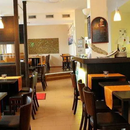 Fair Frankfurt - Europaallee Messe 3* פרנקפורט