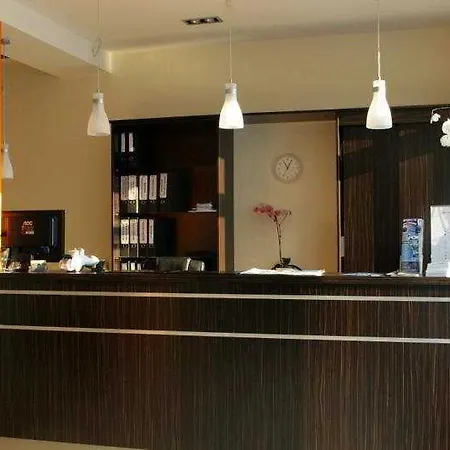 Fair Frankfurt - Europaallee Messe 3*