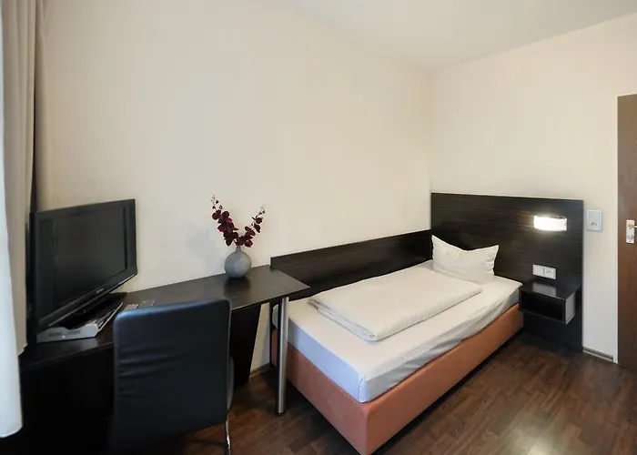 Fair Frankfurt - Europaallee Messe 3*