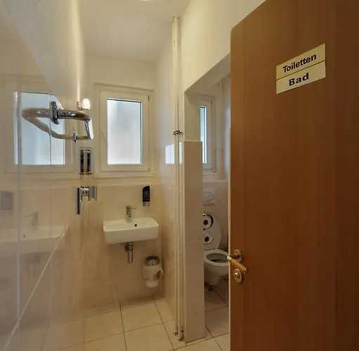 Fair Frankfurt - Europaallee Messe 3*