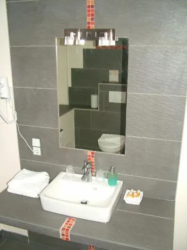 Fair Frankfurt - Europaallee Messe 3*