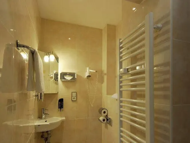 Fair Frankfurt - Europaallee Messe 3* フランクフルト