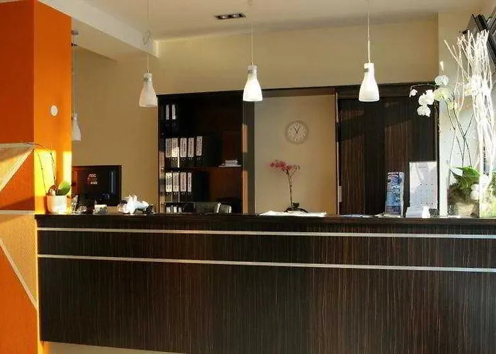 Fair Frankfurt - Europaallee Messe 3*