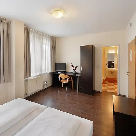 Fair Frankfurt - Europaallee Messe Отель 3*