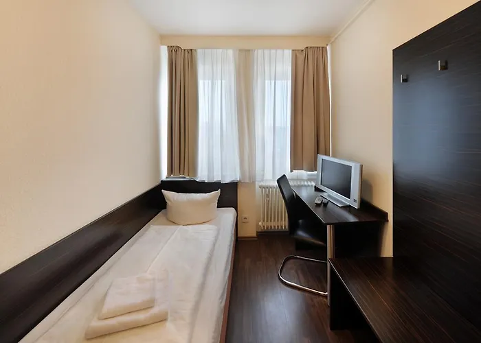 Fair Frankfurt - Europaallee Messe 3*